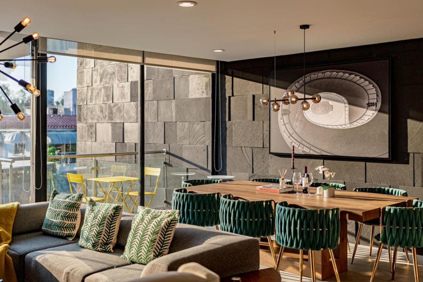 Stylish Urban Retreat With Balcony And Coworking Space Apartment